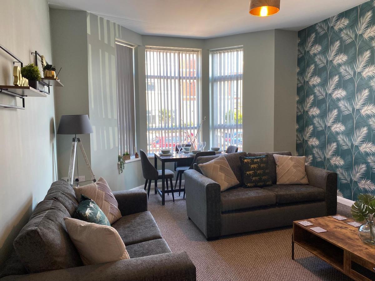 Blackpool Sleepover Apartment 1 Free Parking Sleeps 6 ภายนอก รูปภาพ