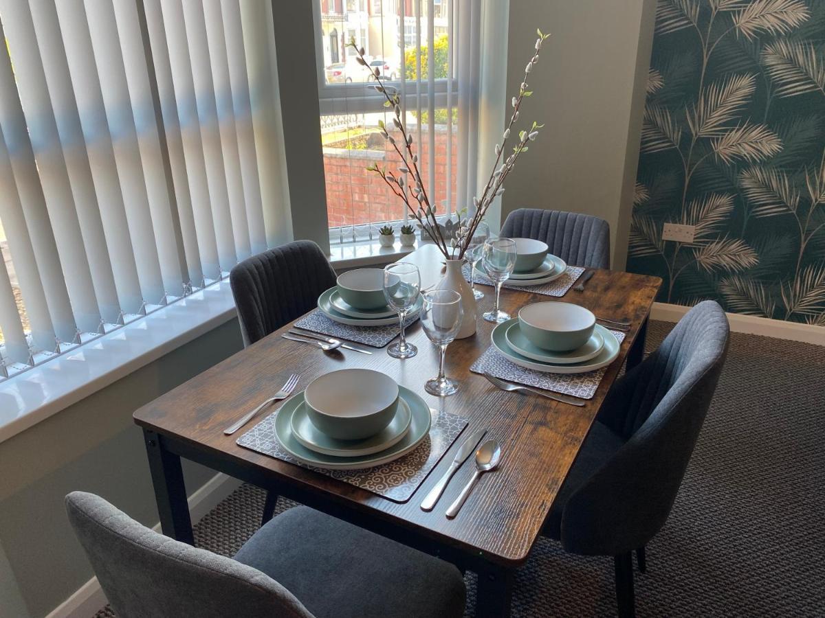 Blackpool Sleepover Apartment 1 Free Parking Sleeps 6 ภายนอก รูปภาพ