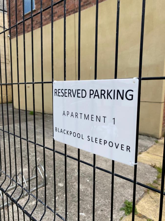 Blackpool Sleepover Apartment 1 Free Parking Sleeps 6 ภายนอก รูปภาพ
